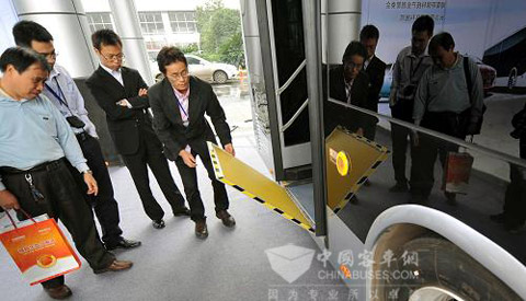 比亚迪纯电动大客K9亮相长沙科交会