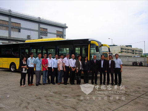 交通局、环保局、新福利老总等参观试乘安凯大巴