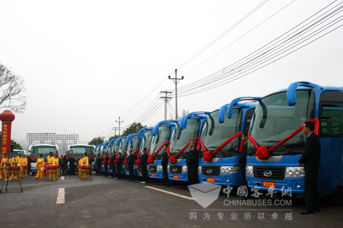 整齐划一的恒通车队