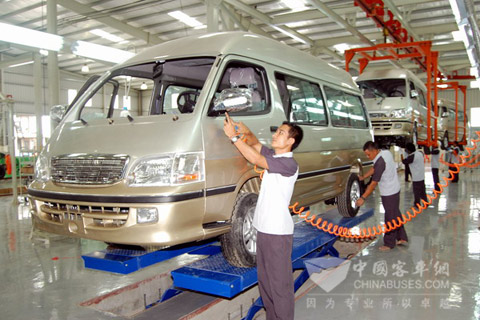 缅甸造大金龙海狮轻客正式下线