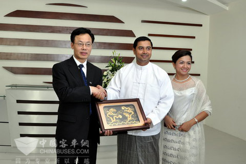 缅甸造大金龙海狮轻客正式下线