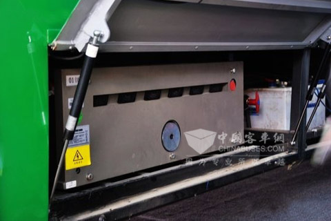 金属燃料新能源客车亮相昆明车展