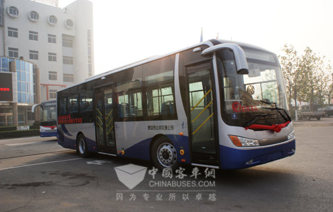 中通客车为泰安打造的10米混合动力客车