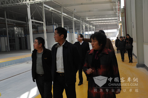 武汉市公交集团领导调研东风扬子江