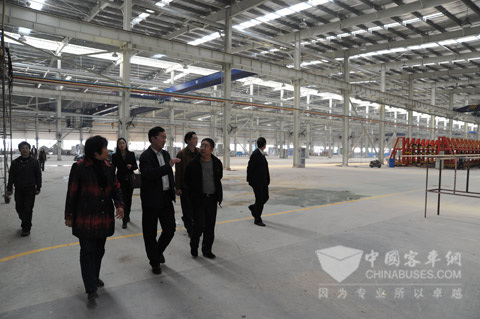 武汉市公交集团领导调研东风扬子江