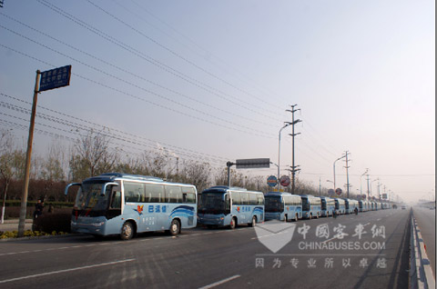 批量发往内蒙古巴运的中通天然气公路客车