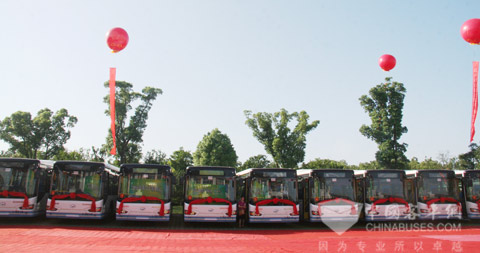 海格混合动力公交整装待发