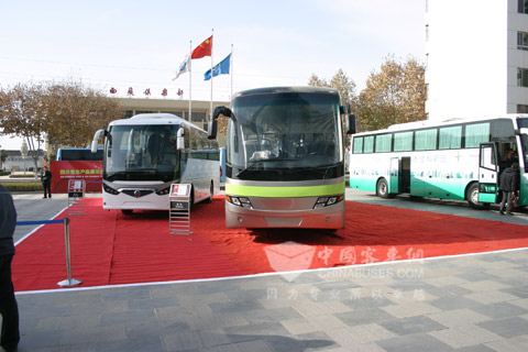 西沃举办客车产品展示会