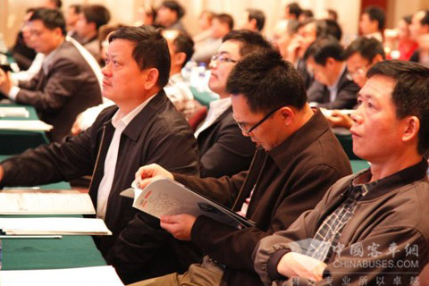 客户领导认真倾听G-BOS案例分享