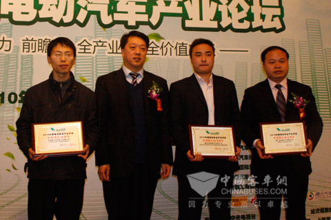 恒通气电混合动力客车获得客车产品组“年度混合动力公交客车”奖