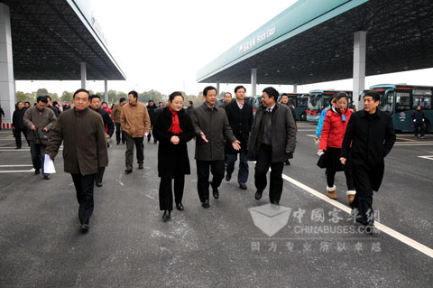 安徽省市领导参观瑶海纯电动公交车充电站