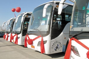 首批20辆环保客车投入天津运营