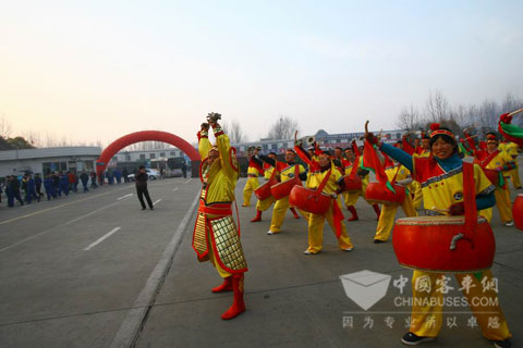 宇通新春开工仪式现场热烈喜庆