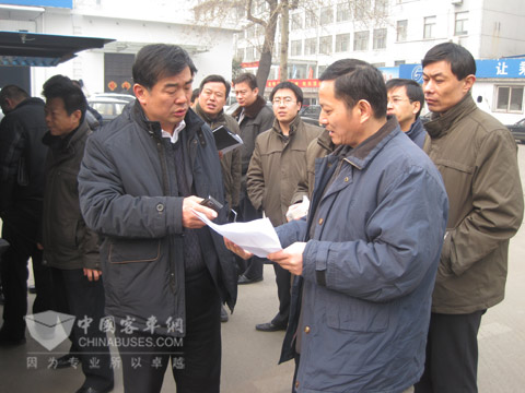 在济南公交总公司进行混合动力客车现场评审