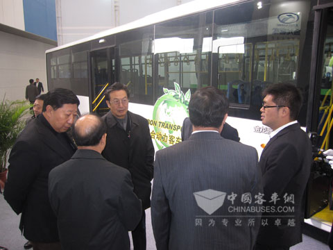 嘉宾莅临大金龙展台