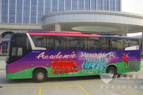 亮相广交会的五洲龙客车FDG6128A