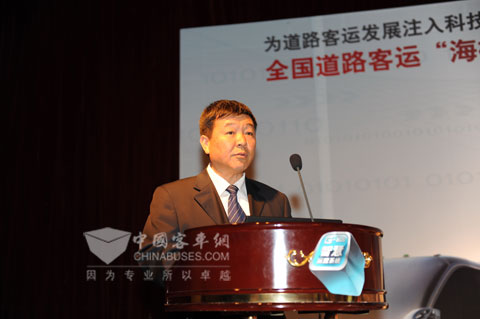 云南金孔雀交通运输集团总经理何家禹介绍使用智慧运营系统经验