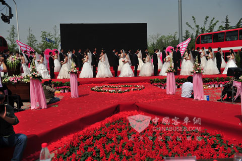 宇通举行第六届青年集体婚礼