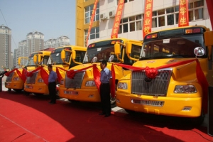 宇通“最牛长鼻子”校车郑东新区正式运行