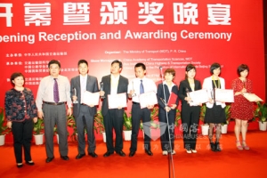 福田欧V斩获“中国道路运输杯”三项大奖