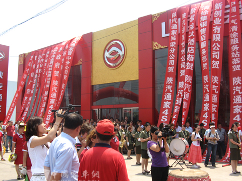 热闹非凡的活动现场