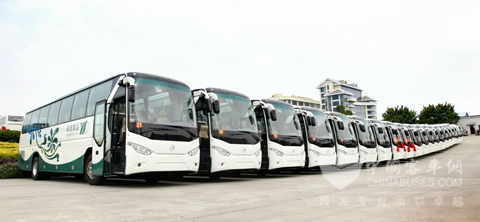 即将发往沈阳的XML6127客车