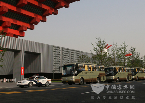 海格客车经过中国馆