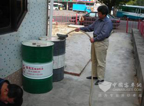 客户副总亲自查看排污杂质