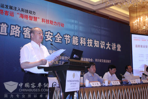 交通运输部党组成员、驻部纪检组组长、中国道路运输协会会长杨利民讲话