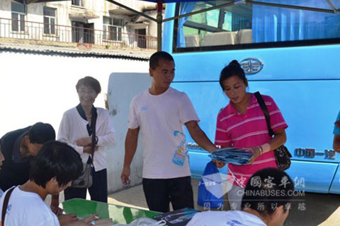 “一汽客车 为你而行”松花江畔受追捧