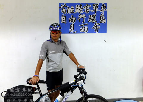 在台南观光局举行的媒体见面会上接受记者采访