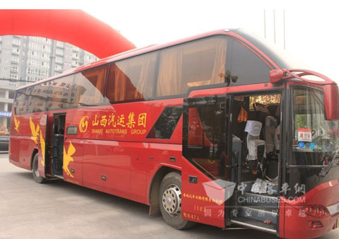 这是记者出差乘坐的跑客运的海格客车