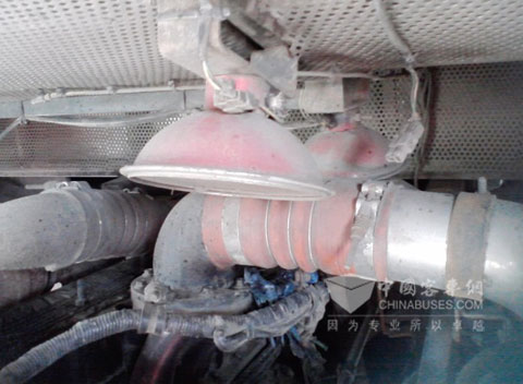 装置在发动机舱内的灭火装置