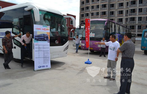 “一汽客车 为你而行”走进通榆