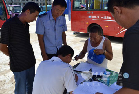 “一汽客车 为你而行”走进通榆