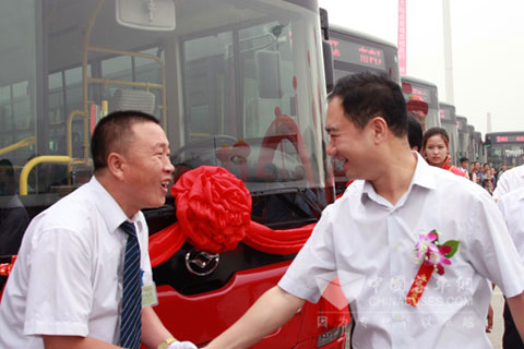 晋城市长王清宪看望新上线公交车司机