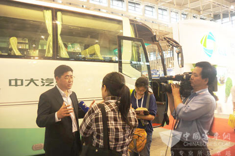 江苏省广播电视台新闻中心对中大集团总裁徐连宽进行现场采访