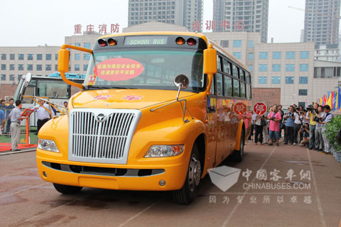 倍受媒体关注的“金刚校车”