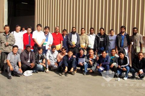 大金龙沙特服务团队与当地售后工作配合人员合影