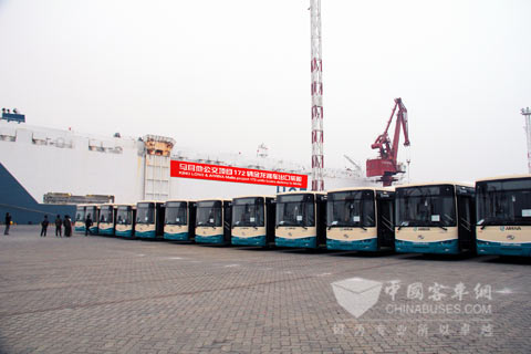 172辆金龙公交客车装船运往马耳他