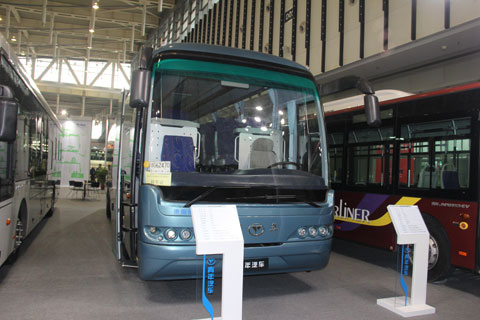 青年客车JNP6122DE豪华旅游客车