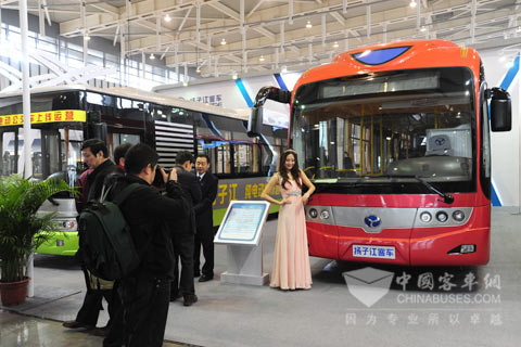 扬子江汽车靓丽的模特