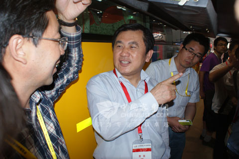 中国交通部副部长冯正霖详细了解中通LNG气瓶安装情况