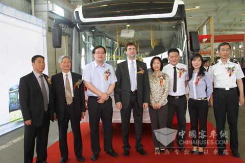 中国首辆获欧盟整车认证的纯电动客车YS6120GBEV