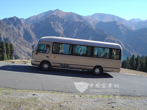 新疆天山大峡谷景区车