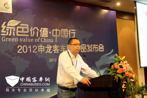 申龙客车技术中心万支庆主任介绍新产品、新技术