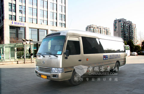 金旅考斯特承担宁波港每天的通勤任务