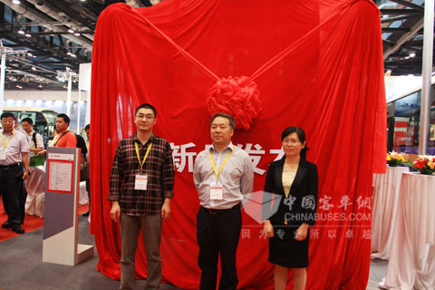  安凯2013新款燃气客车  高速路上的节能尖兵