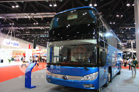  全新力作 宇通10米一层半新车荣耀上市