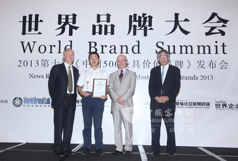 海格客车代表领取证书